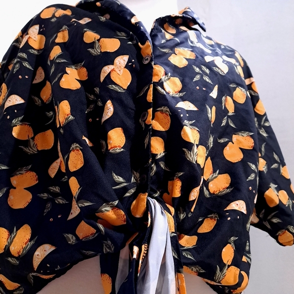 Cider | Black and yellow lemon pattern Women's cropped tie Top - Picture 5 of 10